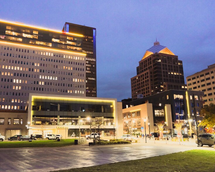 280 E Broad St, Rochester, NY à louer - Photo du bâtiment - Image 2 de 32