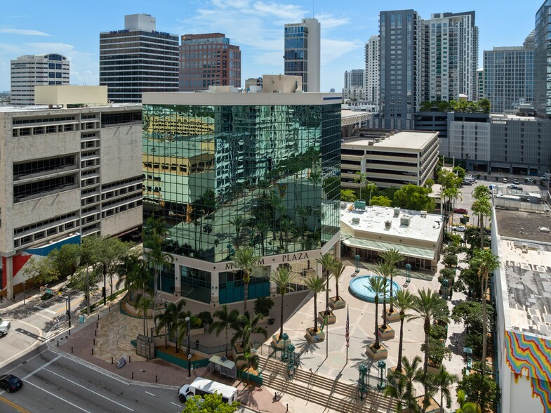 200 S Andrews Ave, Fort Lauderdale, FL à vendre - Photo du bâtiment - Image 3 de 8
