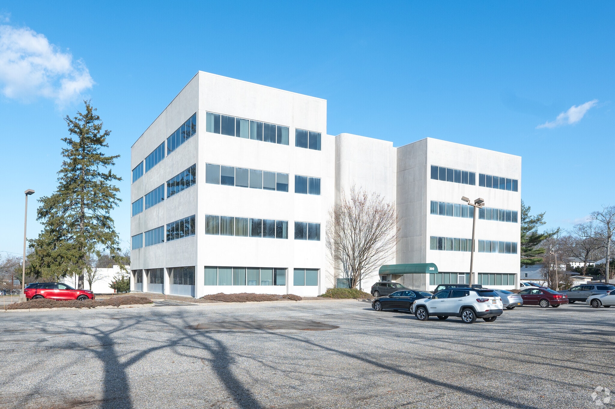 300 Wheeler Rd, Hauppauge, NY for sale Primary Photo- Image 1 of 19