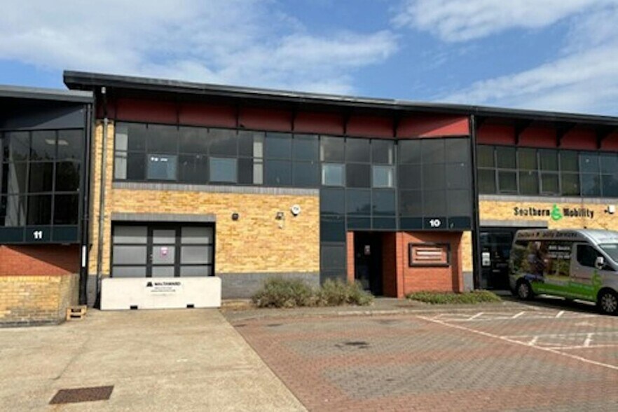 Grafton Way, Basingstoke à louer - Photo du bâtiment - Image 1 de 3