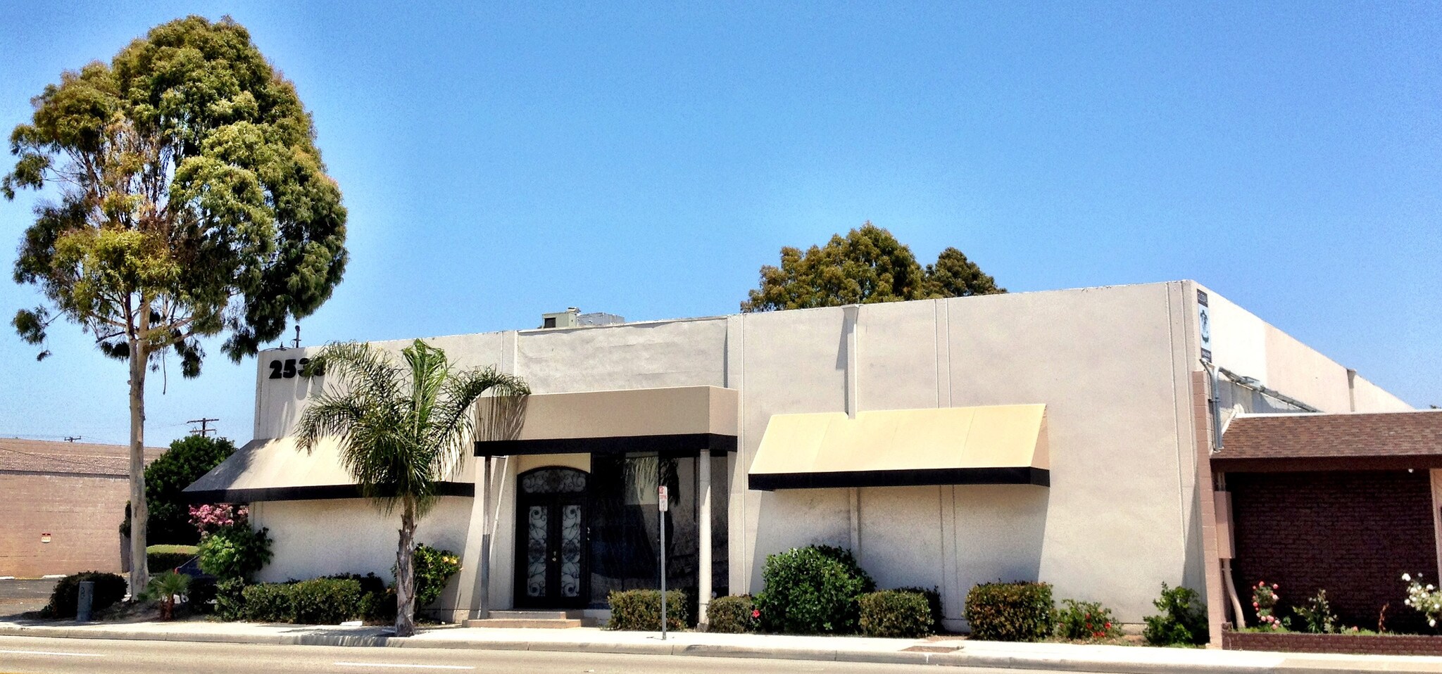 2533 S Main St, Santa Ana, CA à louer Photo principale- Image 1 de 5