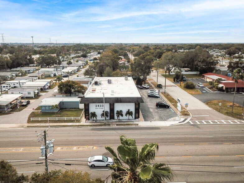 2433 Gulf To Bay Blvd, Clearwater, FL à louer - Photo du bâtiment - Image 2 de 42