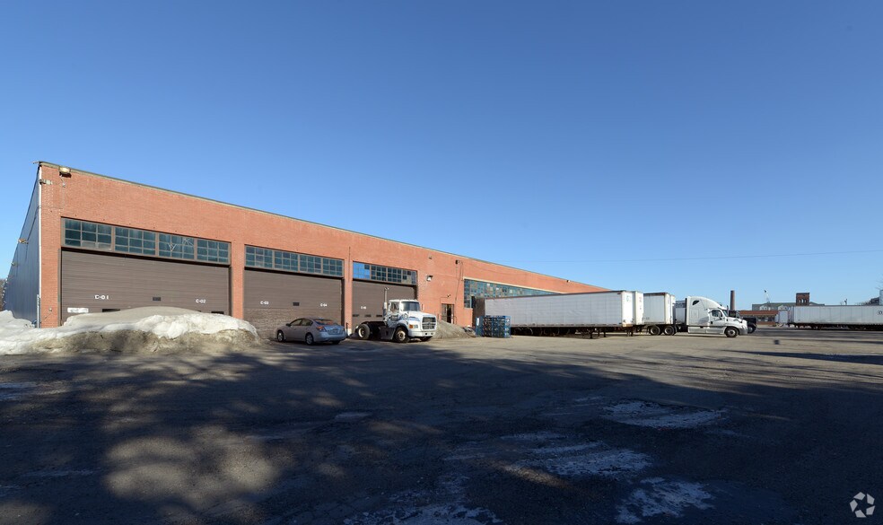 745 Jefferson Blvd, Warwick, RI à louer - Photo du bâtiment - Image 3 de 5