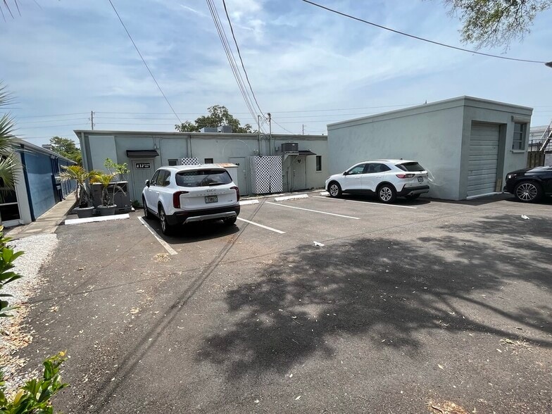 420 Indian Rocks Rd N, Belleair Bluffs, FL à vendre - Photo du bâtiment - Image 2 de 3