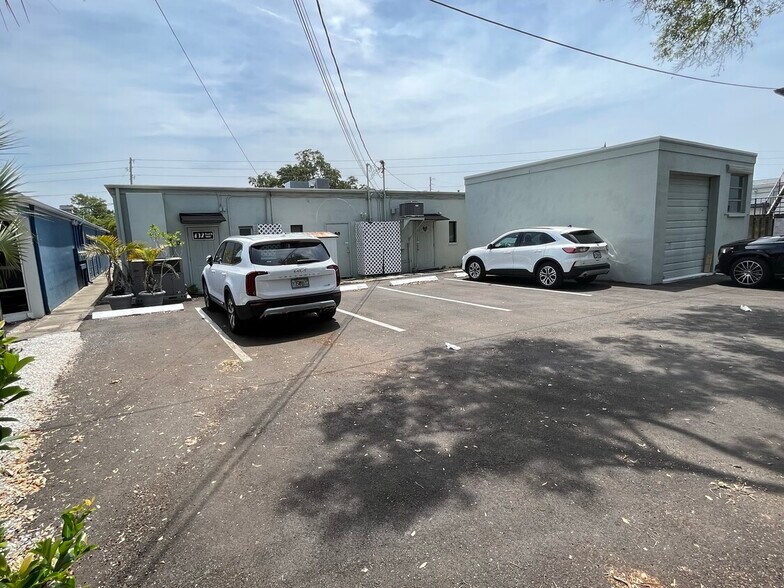 420 Indian Rocks Rd N, Belleair Bluffs, FL à vendre - Photo du bâtiment - Image 2 de 3