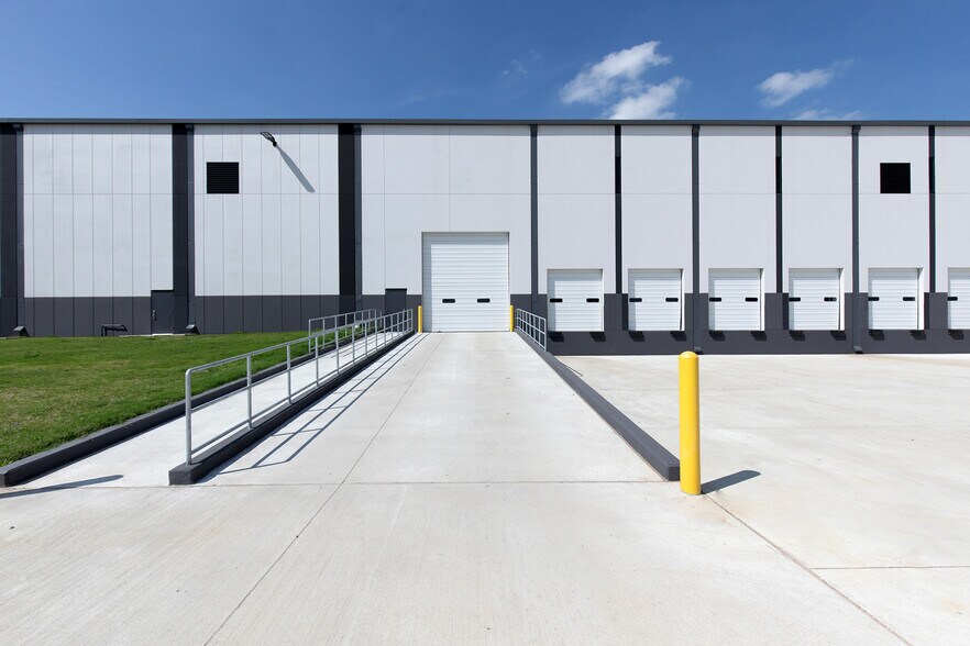 9210 Highway 6 N, Houston, TX à louer - Photo du bâtiment - Image 3 de 14