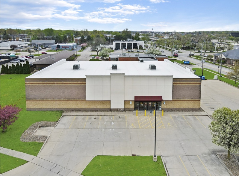 2401 Maloney Dr, Bloomington, IL for sale - Building Photo - Image 3 of 12