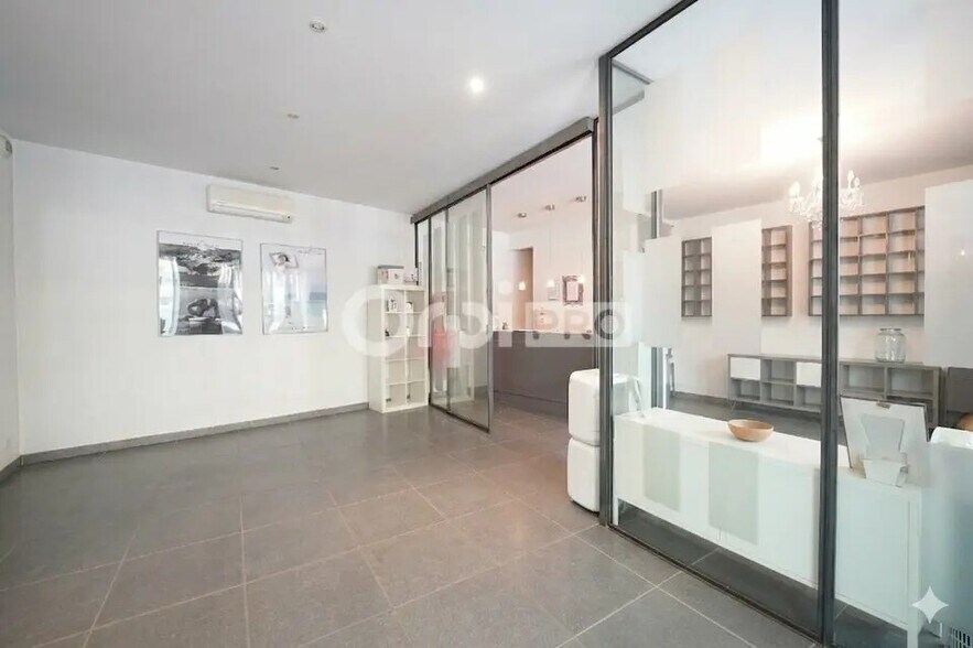 Office in Lyon for lease - Interior Photo - Image 1 of 5