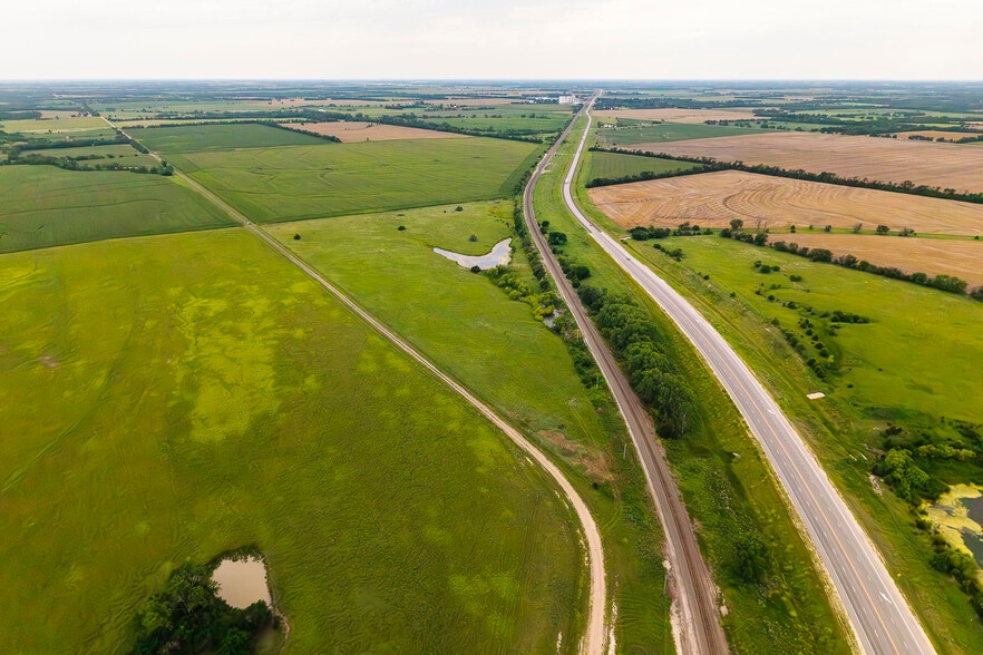 7997 Webb rd, Walton, KS à vendre - Photo du bâtiment - Image 2 de 42