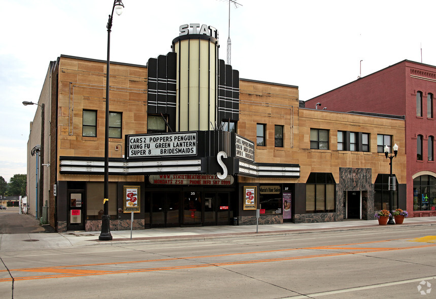 35-41 Washington Ave E, Hutchinson, MN for sale - Building Photo - Image 1 of 1