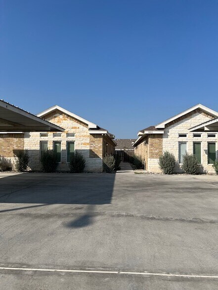 5 fourplexes - Sprague Village portefeuille de 5 propriétés à vendre sur LoopNet.ca - Photo du bâtiment - Image 3 de 21
