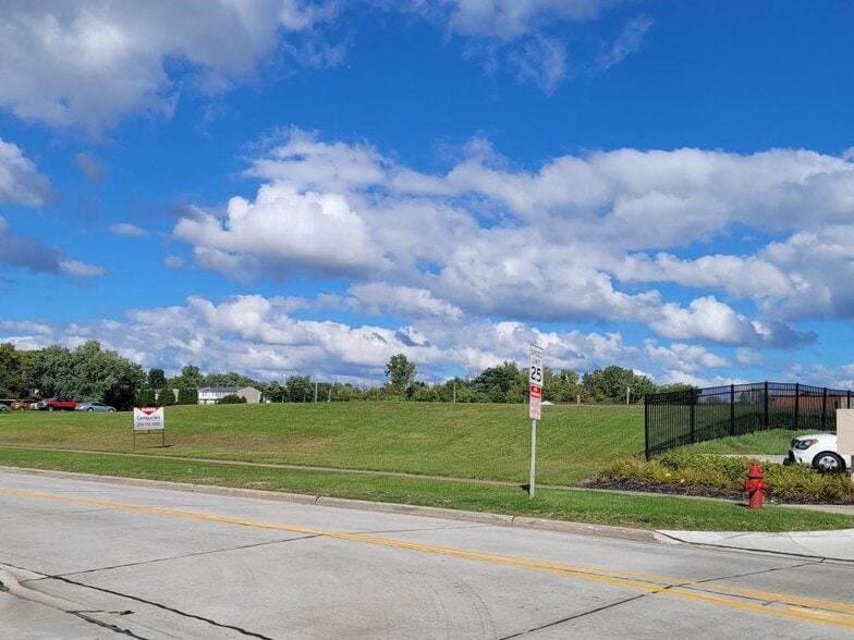 Old Eagle Dr, Brunswick, OH for sale - Building Photo - Image 3 of 4