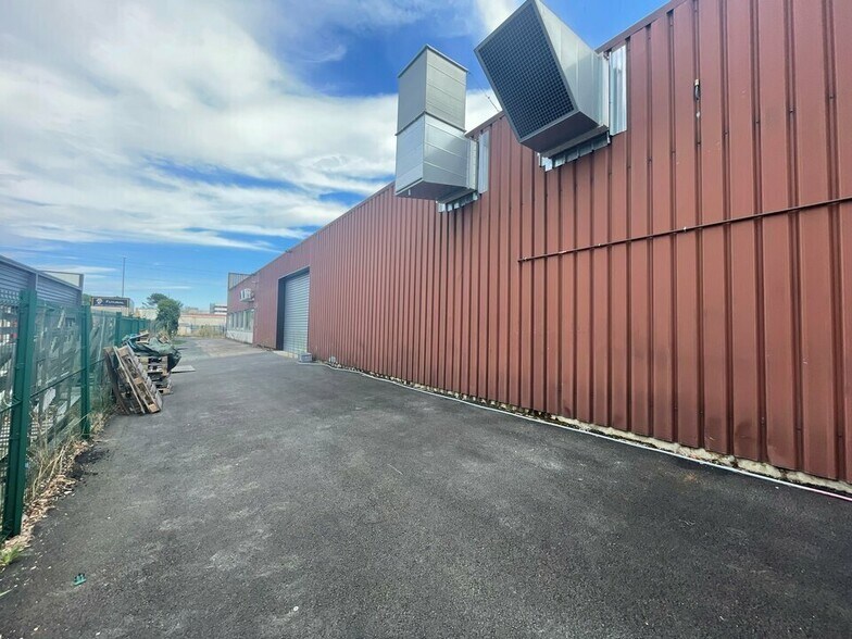 Industrial in Pessac for lease - Building Photo - Image 2 of 11