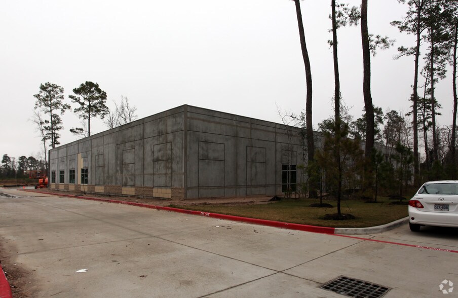 17521 St. Lukes Way, The Woodlands, TX à louer - Photo du bâtiment - Image 2 de 4