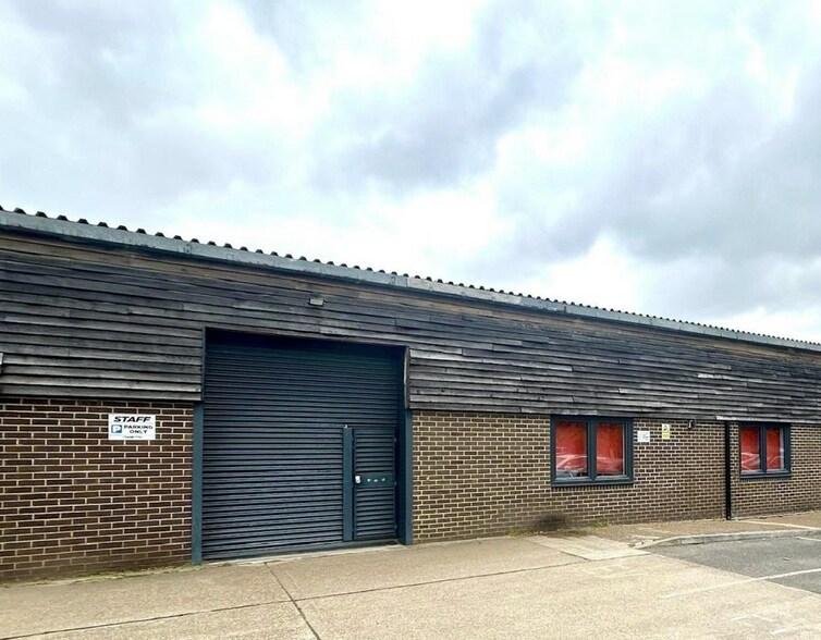 Horsell Common, Woking à louer - Photo du bâtiment - Image 1 de 4