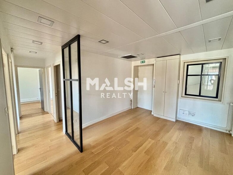 Office in Lyon for lease - Interior Photo - Image 3 of 10