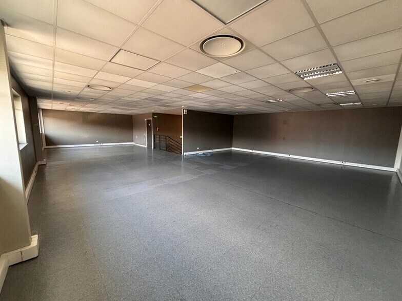 Office in Saint-Priest for lease - Interior Photo - Image 3 of 20
