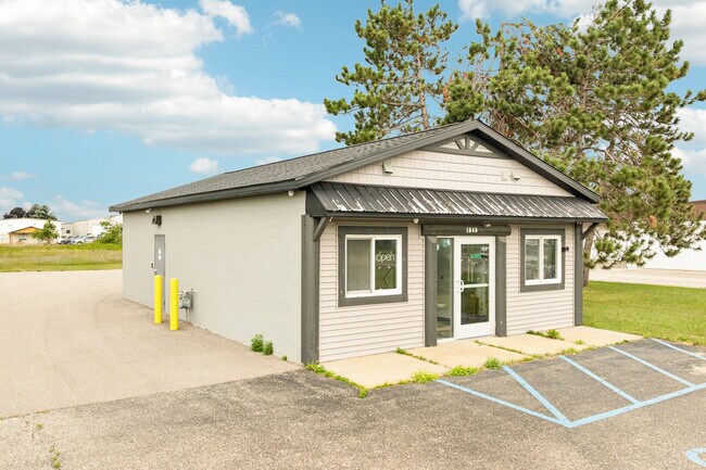 Plus de détails pour 1848 Dickerson Rd, Gaylord, MI - Commerce de détail aux enchères