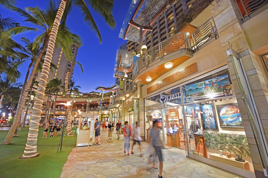 227 Lewers St, Honolulu, HI à louer - Photo du bâtiment - Image 3 de 10