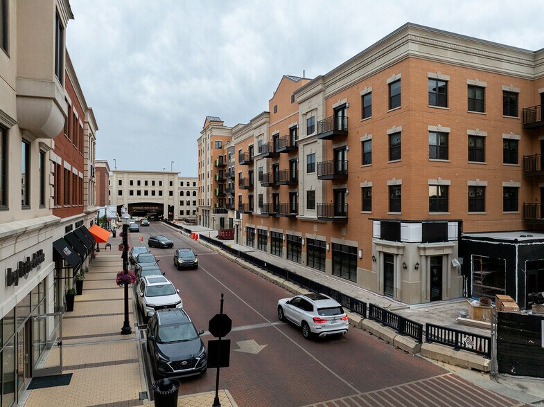 750 Veterans Way, Carmel, IN à louer - Photo du bâtiment - Image 2 de 2