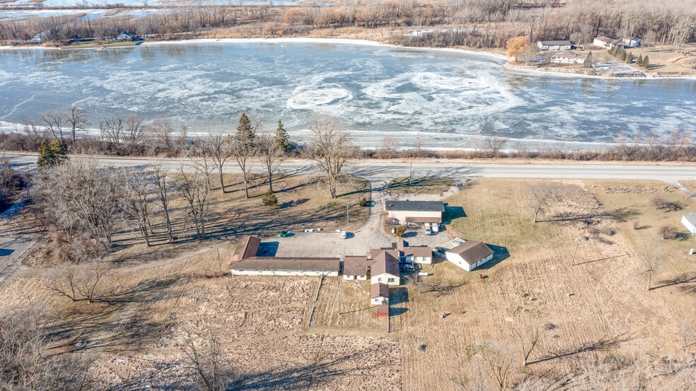 2117 S River Rd, Bay City, MI à vendre - Photo du bâtiment - Image 3 de 12