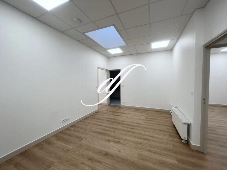 Office in Paris for sale - Interior Photo - Image 3 of 7