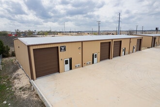 7977 Old Bastrop Rd, New Braunfels, TX for lease Interior Photo- Image 1 of 3