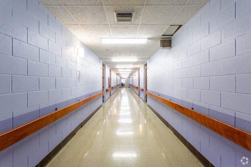 1890 E Apple Ave, Muskegon, MI à vendre - Photo intérieure - Image 2 de 20