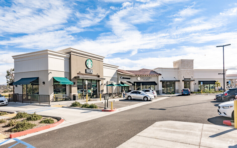 24525 Copper Hill Dr, Santa Clarita, CA for lease - Building Photo - Image 1 of 17