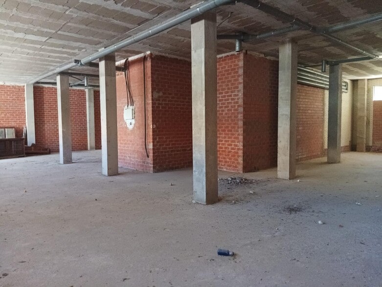 Retail in Cáceres for lease - Building Photo - Image 1 of 6