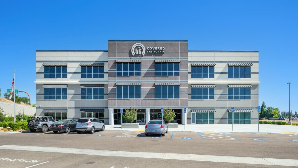 247 E Nees Ave, Fresno, CA à louer - Photo du bâtiment - Image 3 de 15