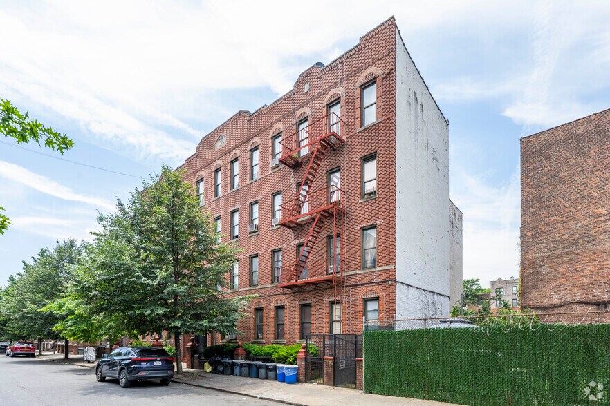 448 E 94th St, Brooklyn, NY à vendre - Photo du bâtiment - Image 2 de 9