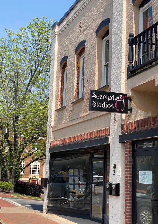 Plus de détails pour 1 W Main St, Buford, GA - Commerce de détail à louer