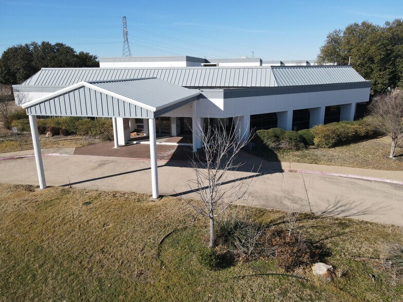 6201 Overton Ridge Blvd, Fort Worth, TX à vendre - Photo du bâtiment - Image 2 de 13