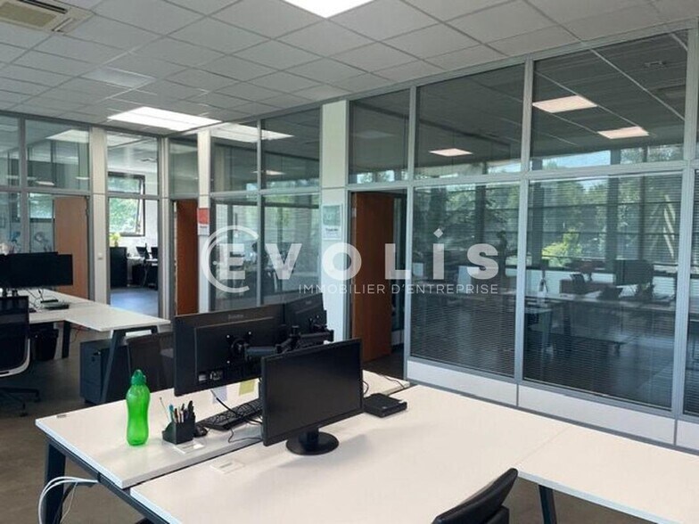 Office in Bussy Saint Martin for lease - Building Photo - Image 2 of 8