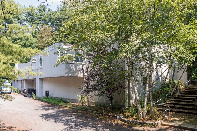 Plus de détails pour 140 Old Saw Mill River Rd, Hawthorne, NY - Flex à vendre