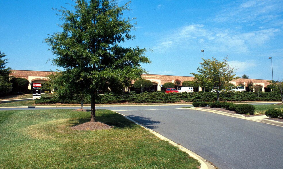 2301 Crownpoint Executive Dr, Charlotte, NC à louer - Autre - Image 2 de 11