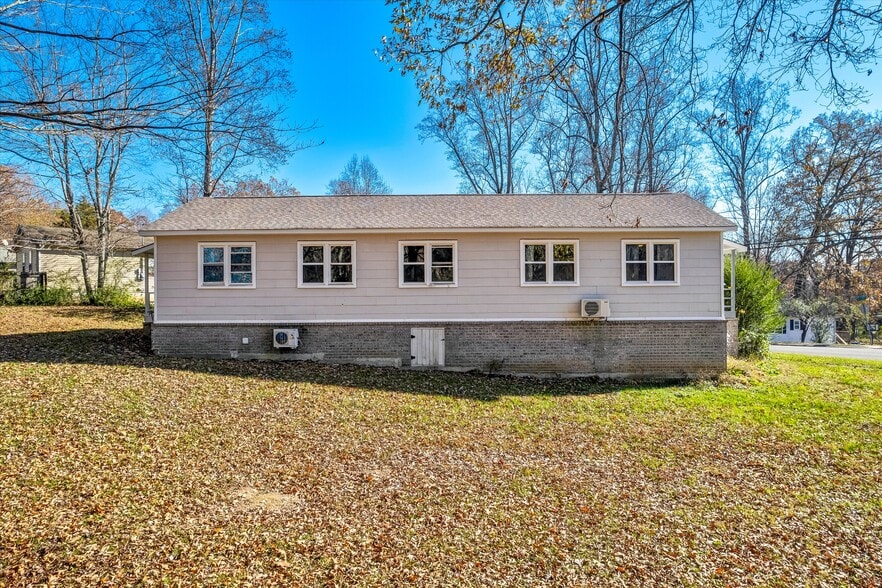 558 W Outer Dr, Oak Ridge, TN for sale - Building Photo - Image 2 of 30