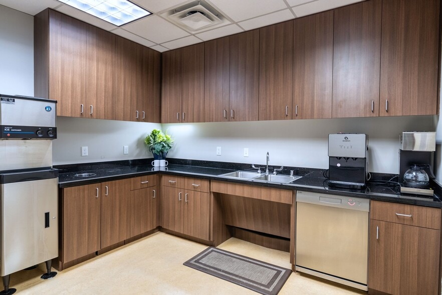 13465 Midway Rd, Farmers Branch, TX à louer - Photo intérieure - Image 3 de 32