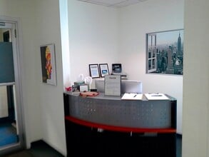 18 Bank St, Summit, NJ à louer Photo intérieure- Image 2 de 10