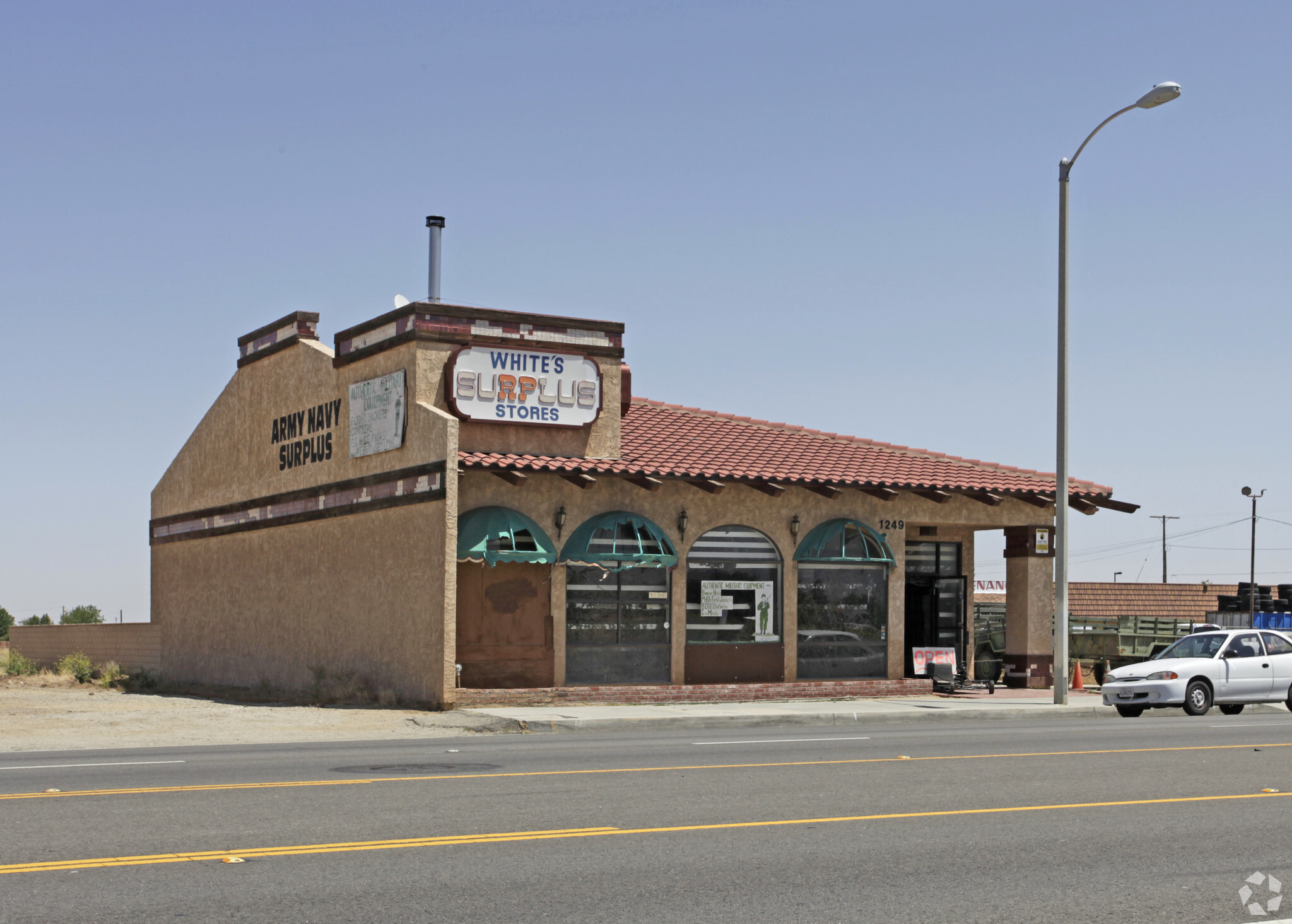 1249 Palmdale Blvd, Palmdale, CA à louer Photo principale- Image 1 de 6