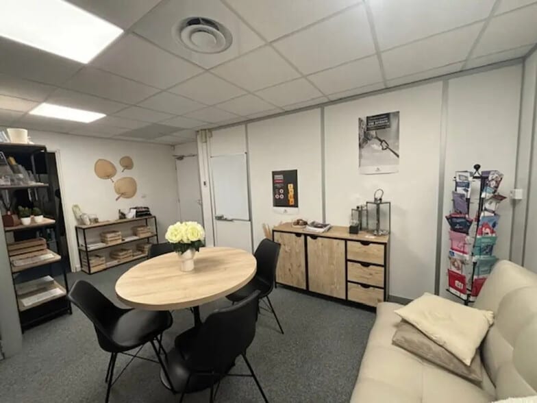 Bureau dans Aix-en-Provence à louer - Photo intérieure - Image 2 de 5