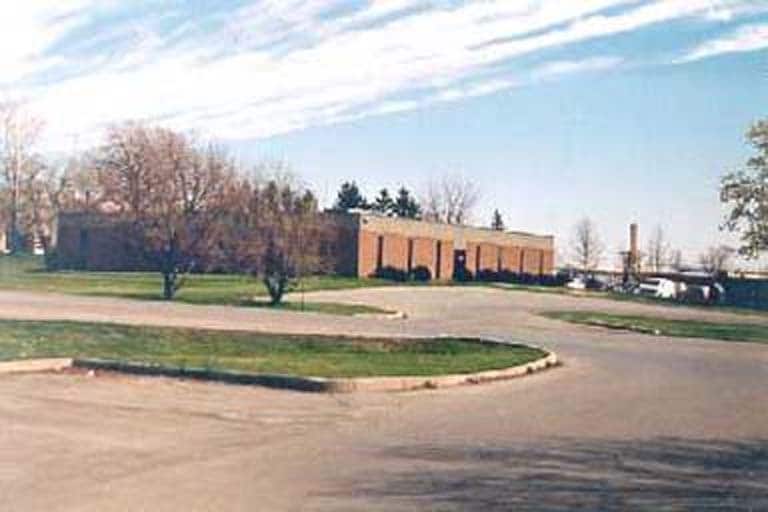 6707 Brooklawn Pky, Mattydale, NY à louer - Photo du bâtiment - Image 3 de 7