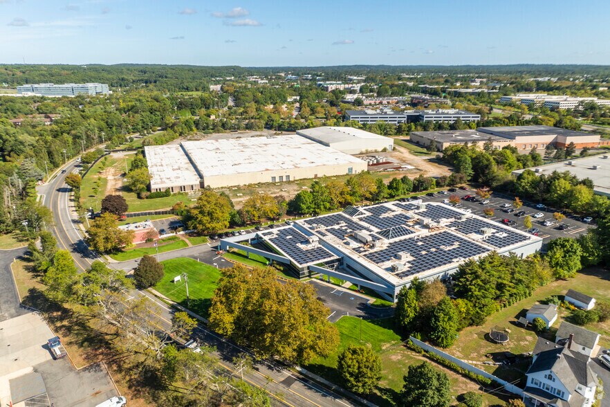 1800 Walt Whitman Rd, Melville, NY à louer - Photo du bâtiment - Image 2 de 3