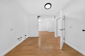 19709 Ventura Blvd, Woodland Hills, CA for lease Interior Photo- Image 2 of 8