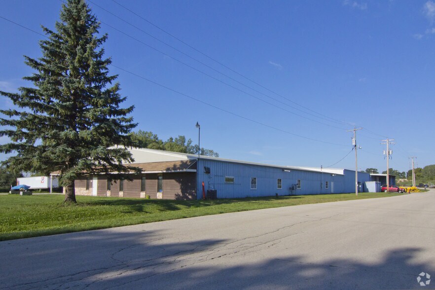 W292S4325 Hillside Dr, Waukesha, WI à vendre - Photo du bâtiment - Image 2 de 2