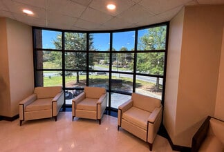 2810 16th St, Hickory, NC for lease Lobby- Image 2 of 4