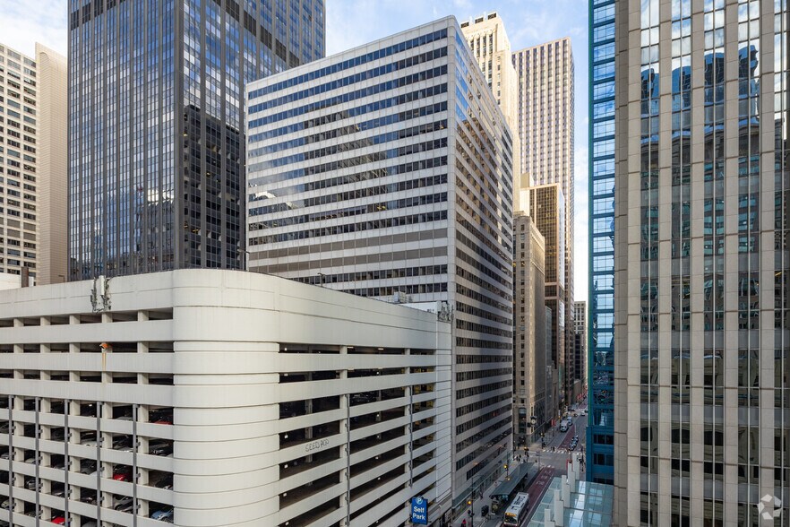 2 N LaSalle St, Chicago, IL à louer - Photo du bâtiment - Image 2 de 14