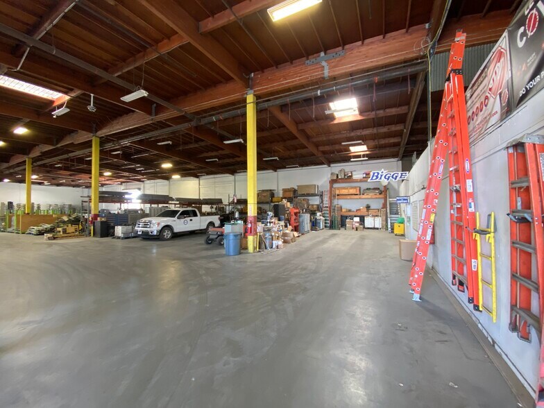 14511 Industry Cir, La Mirada, CA à louer - Photo du bâtiment - Image 3 de 3