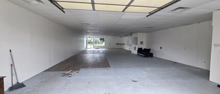 1114 Industry Rd, Lexington, KY for lease Building Photo- Image 2 of 2
